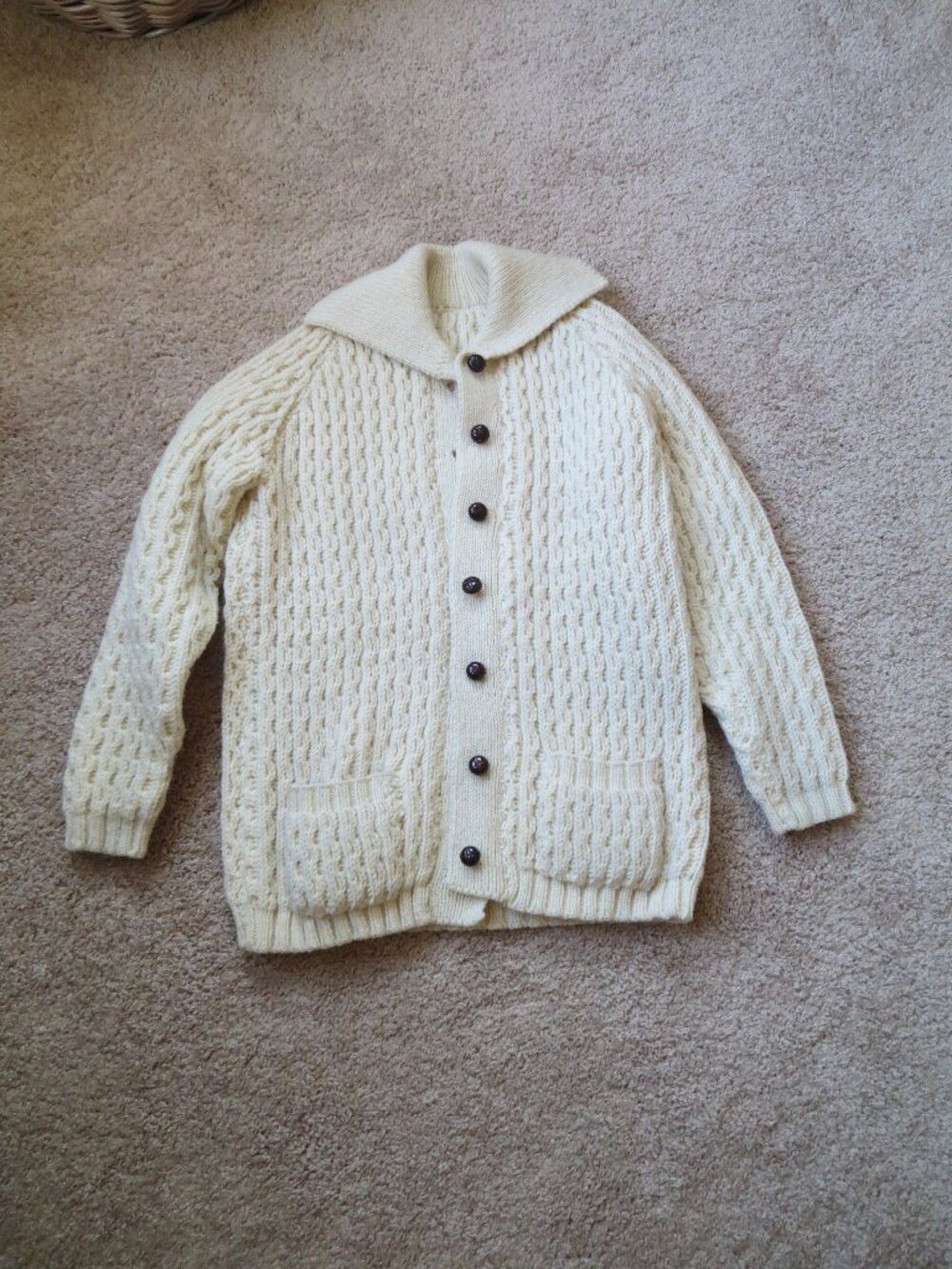 Vintage 80s John Molloy Ireland 100% wool cable knit cardigan cream size small.